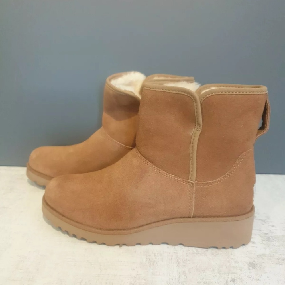 Ugg Kristen boots Size 7 US not worn